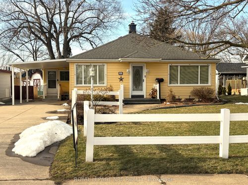 4013 Welland St, Niagara Falls, ON, L2G6J7 | Card Image