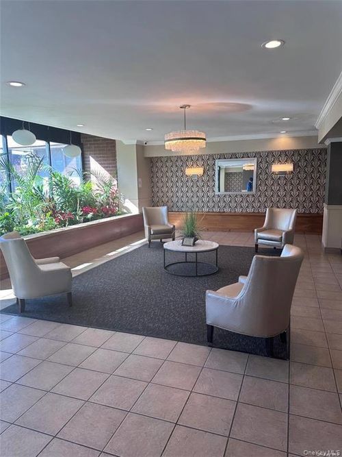 apt-19e-20 Wendell St, Hempstead, NY, 11550-1214 | Card Image