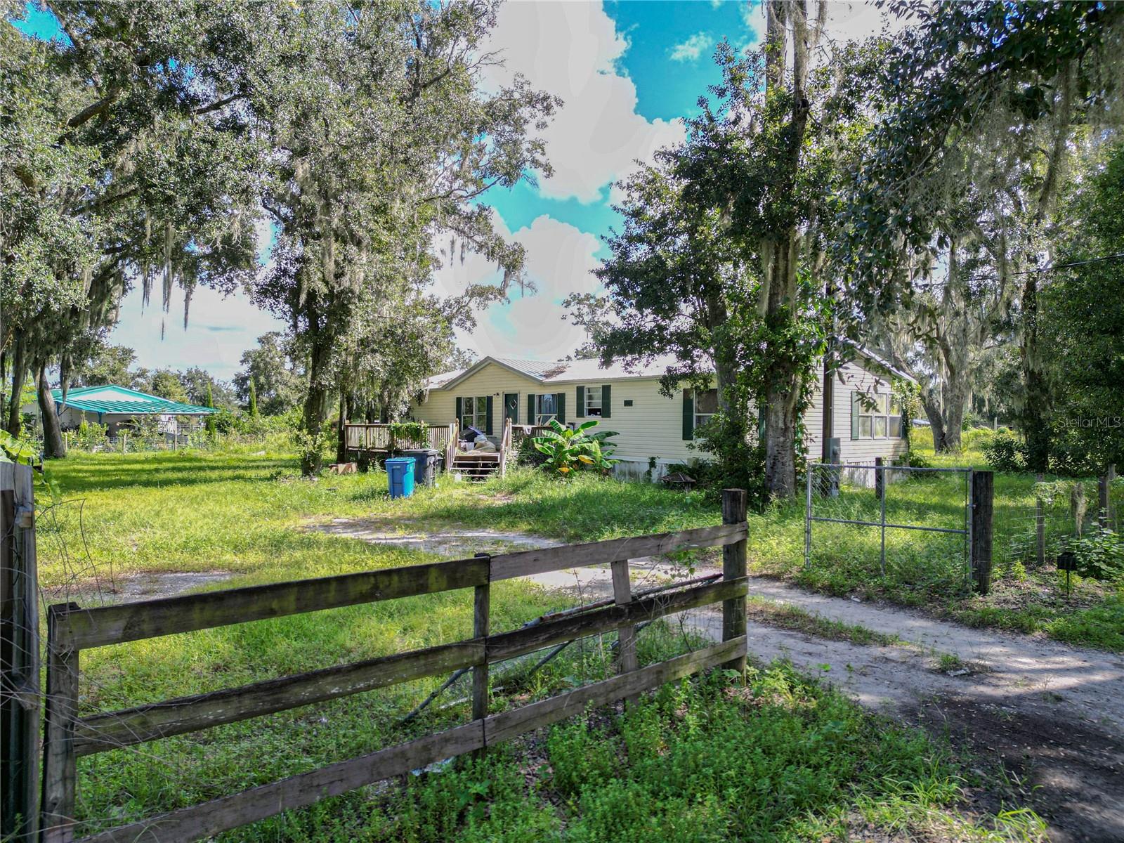 Heavens Bend Ln, Plant City, FL 33565