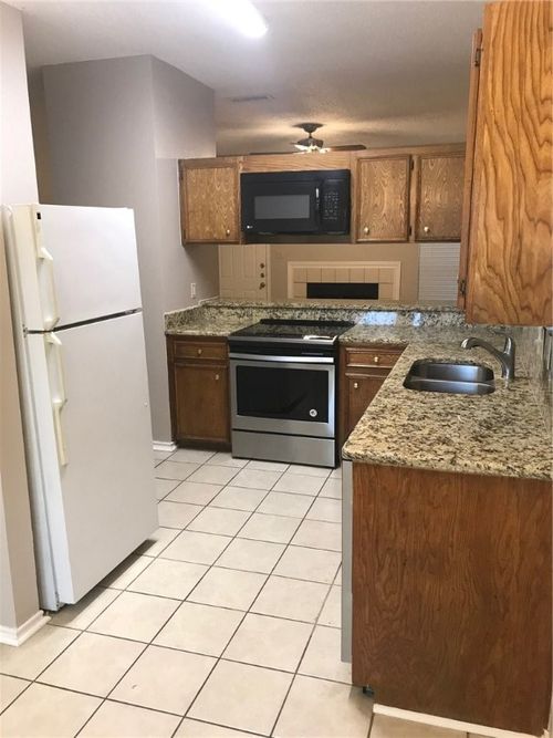 apt-205-2414 Longview St, Austin, TX, 78705-4230 | Card Image