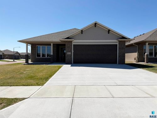 8101 W 24th St Street, Sioux Falls, SD, 57106 | Card Image