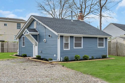 4 Pine Bluff Rd, Toms River, NJ, 08753-1931 | Card Image