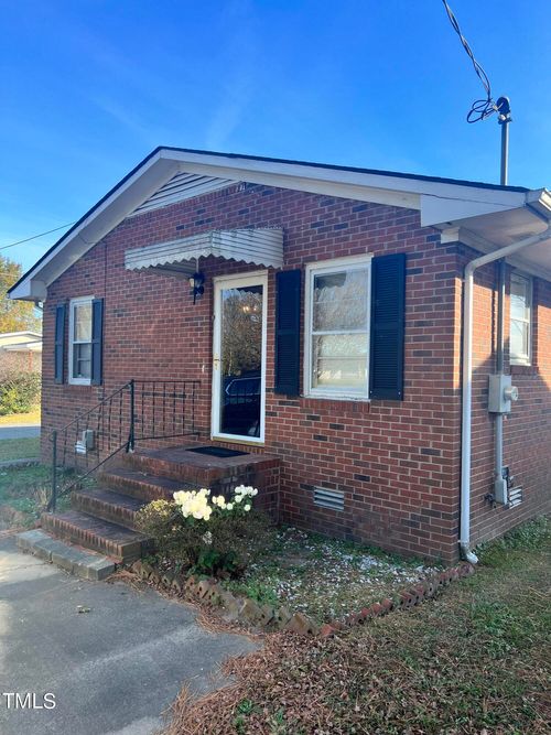 901 Oliver St, Mount Olive, NC, 28365-2560 | Card Image