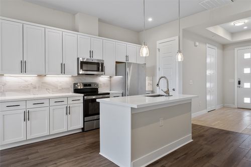 apt-133-4507 E Martin Luther King Jr Blvd, Austin, TX, 78721-1340 | Card Image