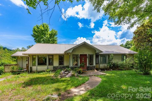 18 Bartlett Rd, Weaverville, NC, 28787-9654 | Card Image