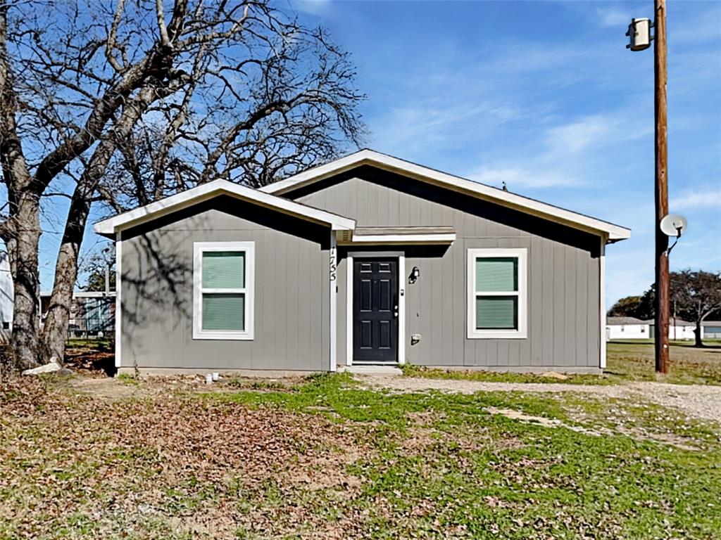 Pat Ct, Azle, TX 76020