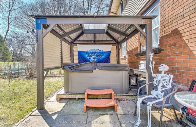 45 Mohegan Cres, House attached with 3 bedrooms, 2 bathrooms and 2 parking in London ON | Image 32