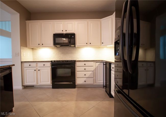 507 Vintage Pt, Condo with 3 bedrooms, 3 bathrooms and null parking in Avon Lake OH | Image 12