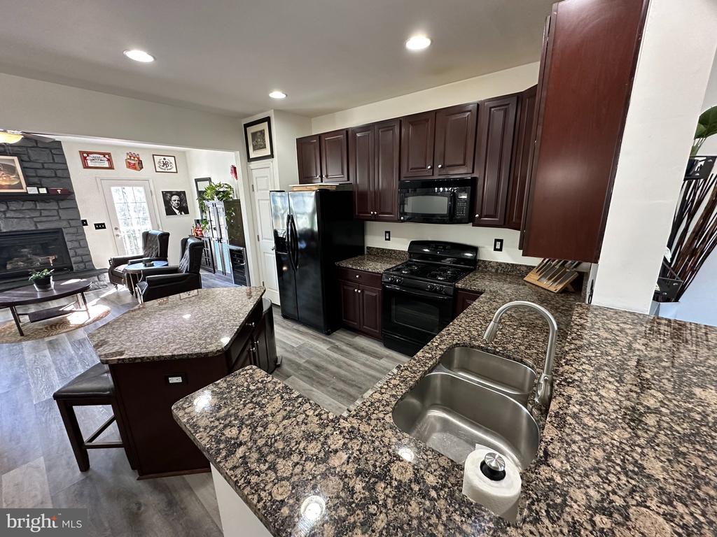 Residential Lease in MOUNT ROYAL 4