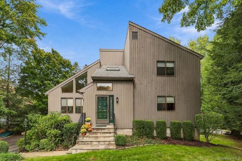 92 Mitchell Rd, Somers, NY, 10589-1801 | Card Image