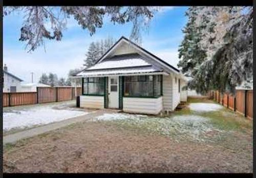 4915 52 Ave, Eckville, AB, T0M0X0 | Card Image