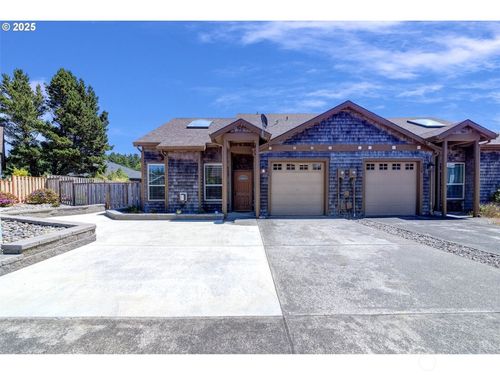 126 28th St Nw, Long Beach, WA, 98631-5222 | Card Image