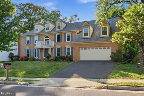 8619 Oak Chase Cir, FAIRFAX STATION, VA, 22039-3331 | Card Image