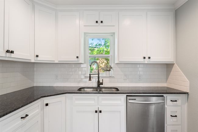 1307 W 6 Th St, House other with 4 bedrooms, 2 bathrooms and null parking in McGregor TX | Image 8