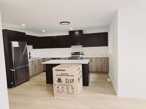 upper-7329 Parkside Road, Niagara Falls, ON, L2H0K7 | Card Image