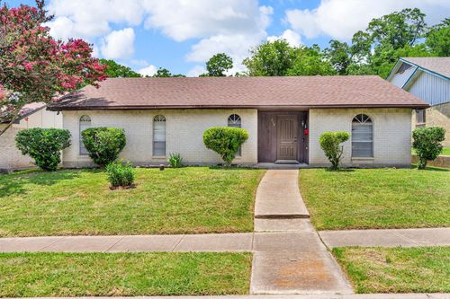 213 Colonel Dr, Garland, TX, 75043-2350 | Card Image