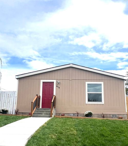 915 S 6th Ave, Pasco, WA, 99301-5718 | Card Image
