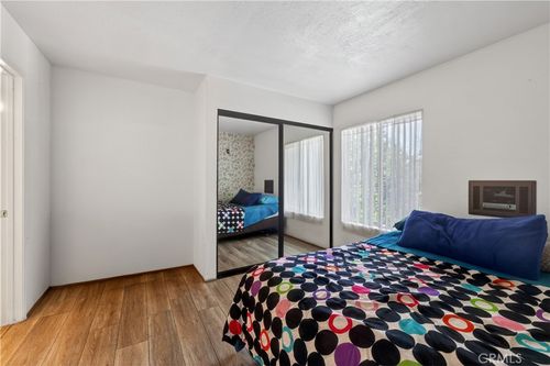 18c-6650 Amherst, San Diego, CA, 92115 | Card Image
