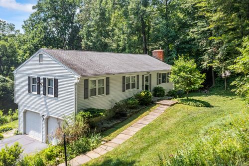 11 Patricia Ln, Newtown, CT, 06470-1219 | Card Image