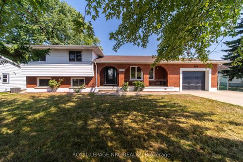 7797 Mulhern St, Niagara Falls, ON, L2H1B6 | Card Image