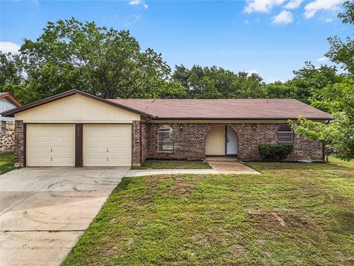 6920 Bennington Dr, Watauga, TX, 76148-1903 | Card Image