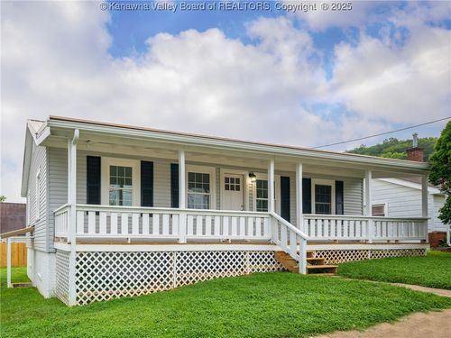 3013 30th St, Nitro, WV, 25143-1624 | Card Image
