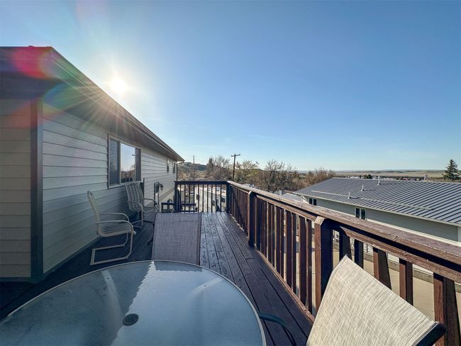 Wrap-around deck | Image 57