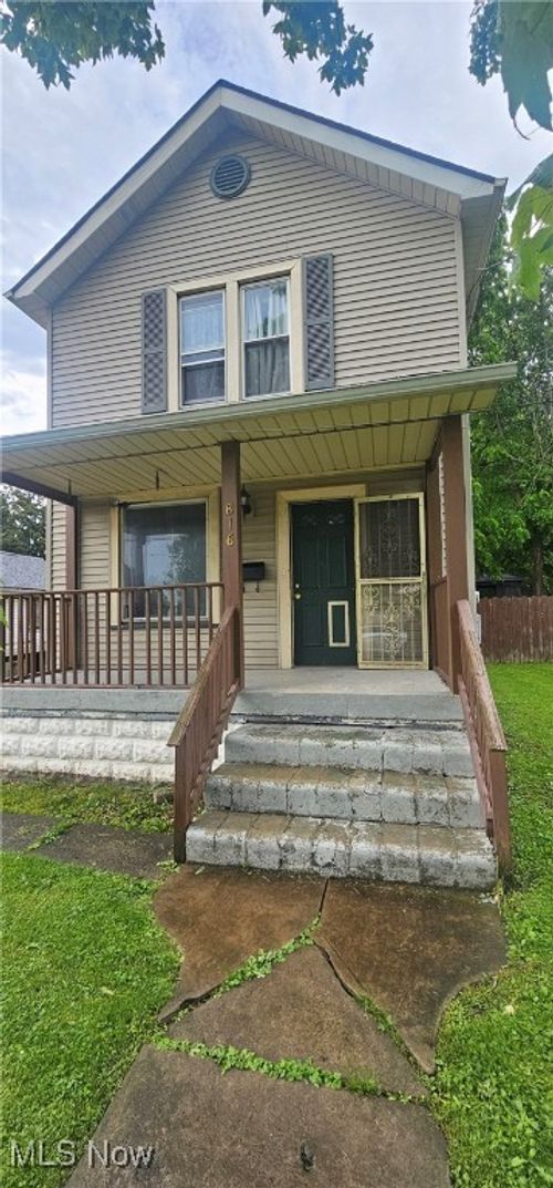 816 Fenton St, Niles, OH, 44446-3020 | Card Image