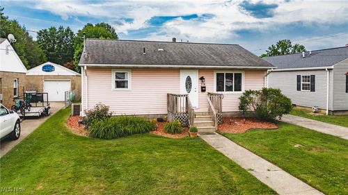 114 E 6th St, Williamstown, WV, 26187-1644 | Card Image