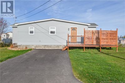 215 2 E Rue, House other with 2 bedrooms, 1 bathrooms and null parking in Shippagan NB | Image 1