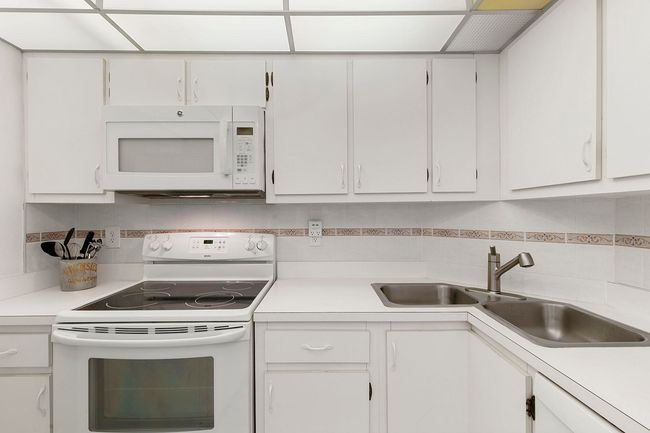 APT-1208 - 440 Seaview Ct, Condo with 2 bedrooms, 2 bathrooms and null parking in MARCO ISLAND FL | Image 15