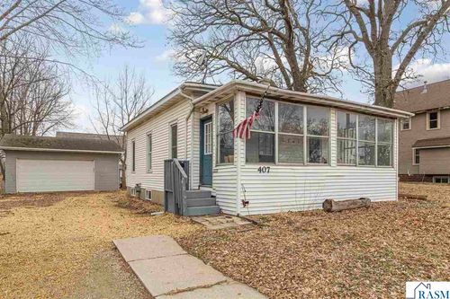407 3rd St Ne, Waseca, MN, 56093-2817 | Card Image