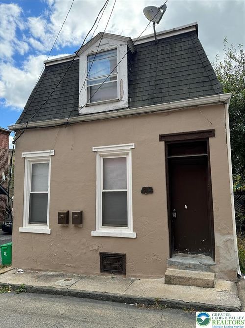 b-812 Chestnut St, Allentown, PA, 18102-4007 | Card Image