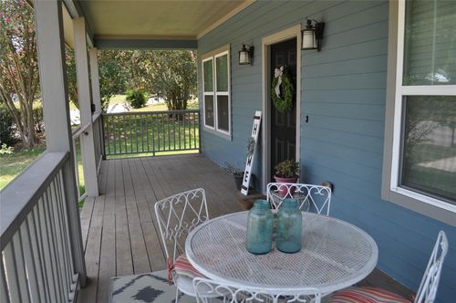 913 Independence St, Brenham, TX, 77833-2843 | Card Image