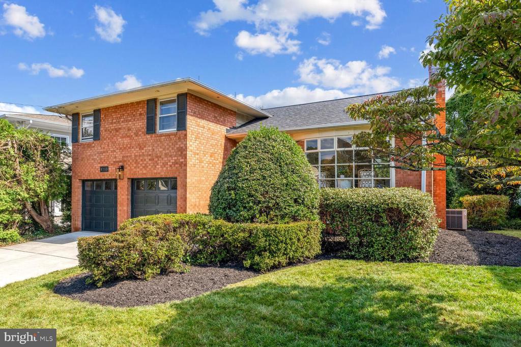 Bradmoor Dr, Bethesda, MD 20817