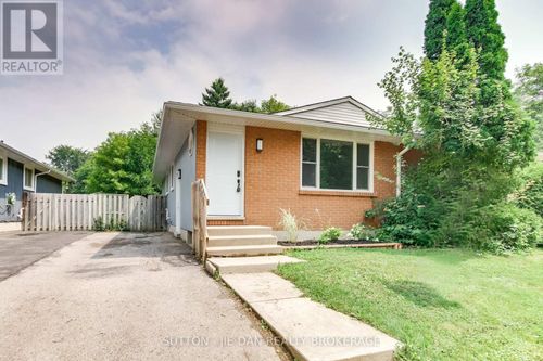 42 Wenlock Cres, London, ON, N6G3B6 | Card Image