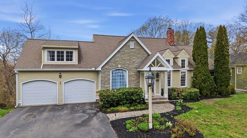 105 Weyland Cir, North Andover, MA, 01845-4935 | Card Image