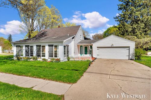 405 S 1st St, Edmore, MI, 48829-9393 | Card Image