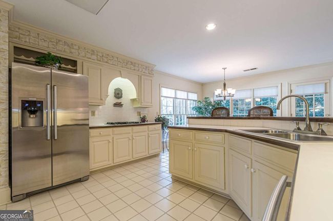 5700 Grove Point Rd, House other with 3 bedrooms, 3 bathrooms and 2 parking in Johns Creek GA | Image 15