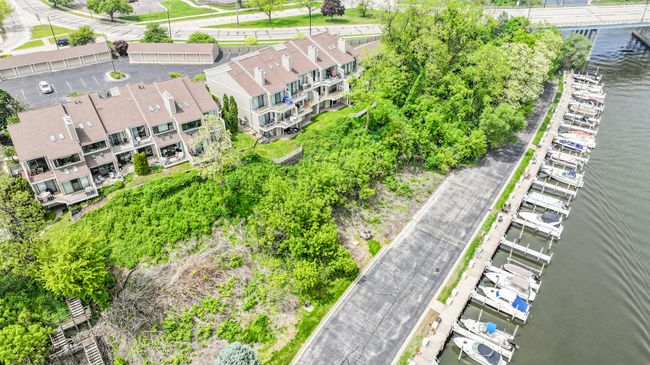 193 Wayne St, Condo with 3 bedrooms, 2 bathrooms and null parking in Saint Joseph MI | Image 4