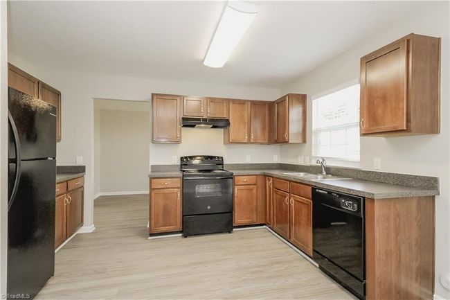 3885 Thornaby Cir, Home with 3 bedrooms, 3 bathrooms and null parking in Winston-Salem NC | Image 8