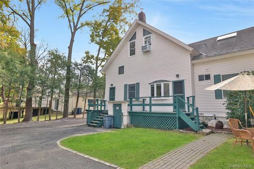 28 School St, North Castle, NY, 10504-1923 | Card Image