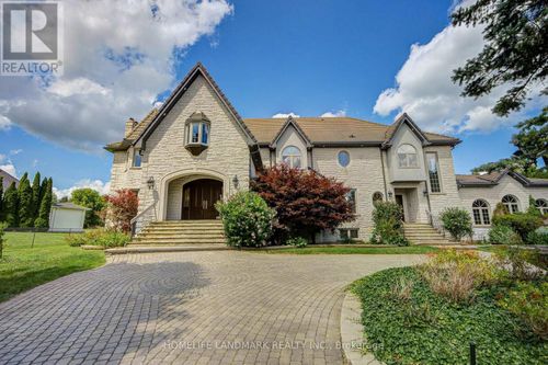 21 Kensington Drive, Richmond Hill, ON, L4E3M9 | Card Image
