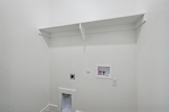 Washroom with hookup for a washing machine, hookup for a gas dryer, laundry area, and hookup for an electric dryer | Image 10