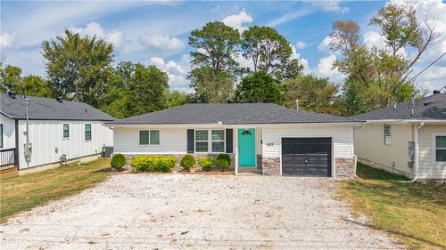 1023 S B St, Rogers, AR, 72756-5572 | Card Image