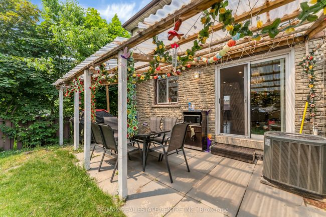 22 Fanshawe Dr, House attached with 4 bedrooms, 3 bathrooms and 2 parking in Brampton ON | Image 30