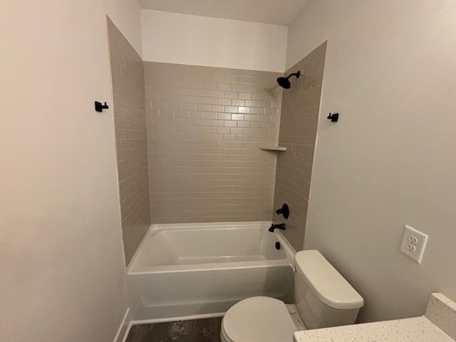 Hall bathroom with subway tiles | Image 18