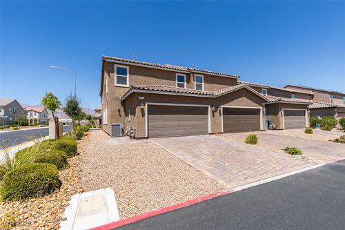 933 Mineral Wells Ave, North Las Vegas, NV, 89086-1527 | Card Image