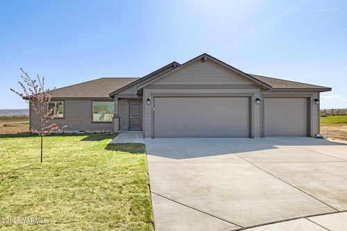 spec-1613 Diamond Ave, GRANDVIEW, WA, 98930-6118 | Card Image
