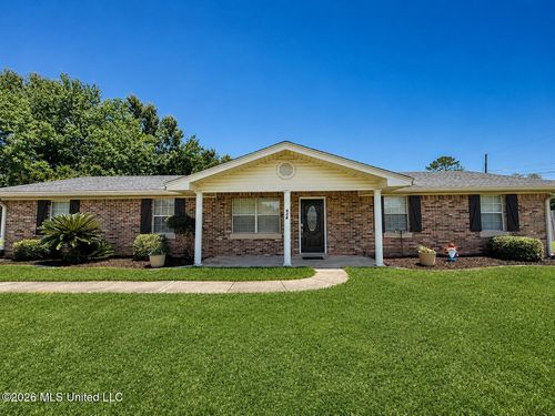 904 Waveland Ave, Waveland, MS, 39576-3018 | Card Image